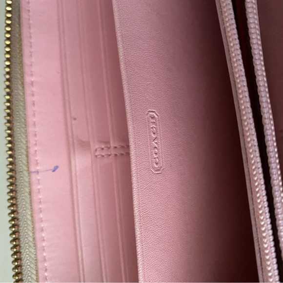 Coach tan and gold monogrammed continental zip around wallet pink interior - Picture 8 of 9